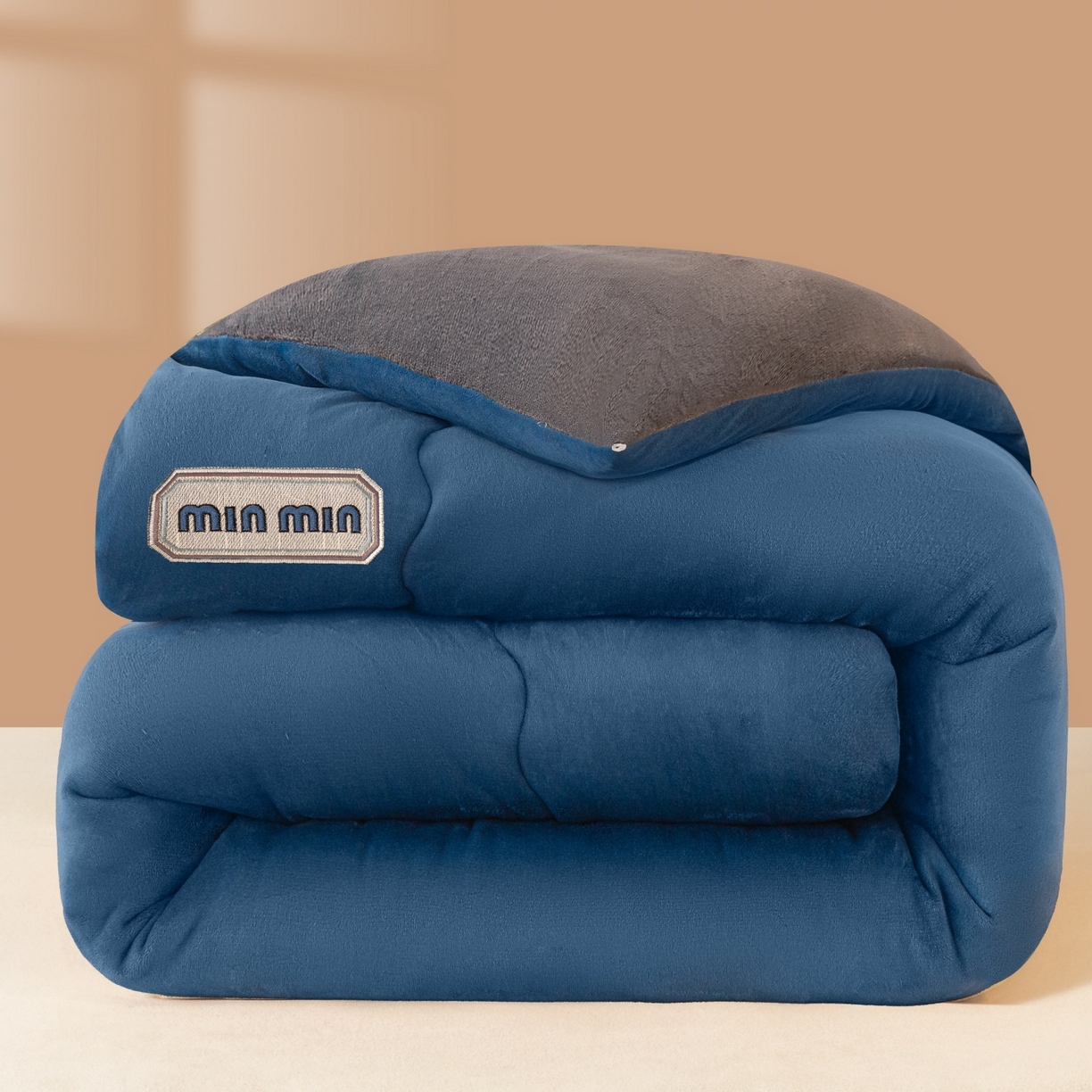 91家纺网 家纺一手货源 找家纺 美澳家纺 2025新款牛奶绒刺绣加厚保暖纯色冬被 被子被芯（可定制尺寸）（跨境外贸） MI-蓝