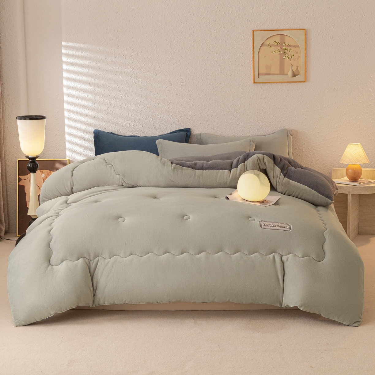 91家纺网 家纺一手货源 找家纺 美澳家纺 2025新款牛奶绒刺绣加厚保暖纯色冬被 被子被芯（可定制尺寸）（跨境外贸） MI-浅灰