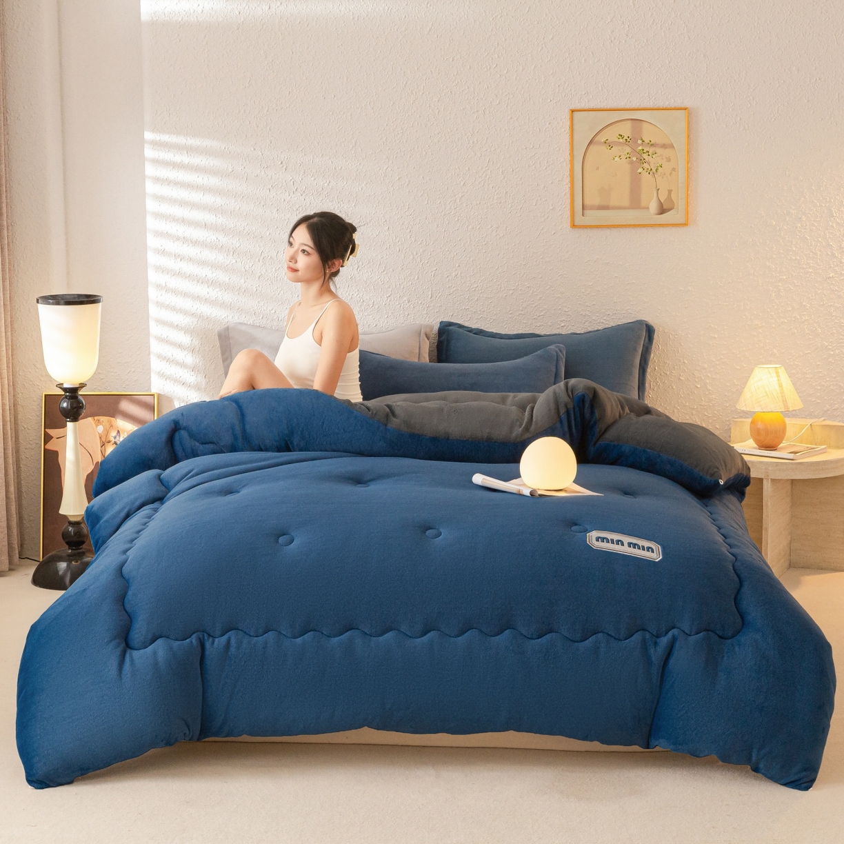 91家纺网 家纺一手货源 找家纺 美澳家纺 2025新款牛奶绒刺绣加厚保暖纯色冬被 被子被芯（可定制尺寸）（跨境外贸） MI-蓝