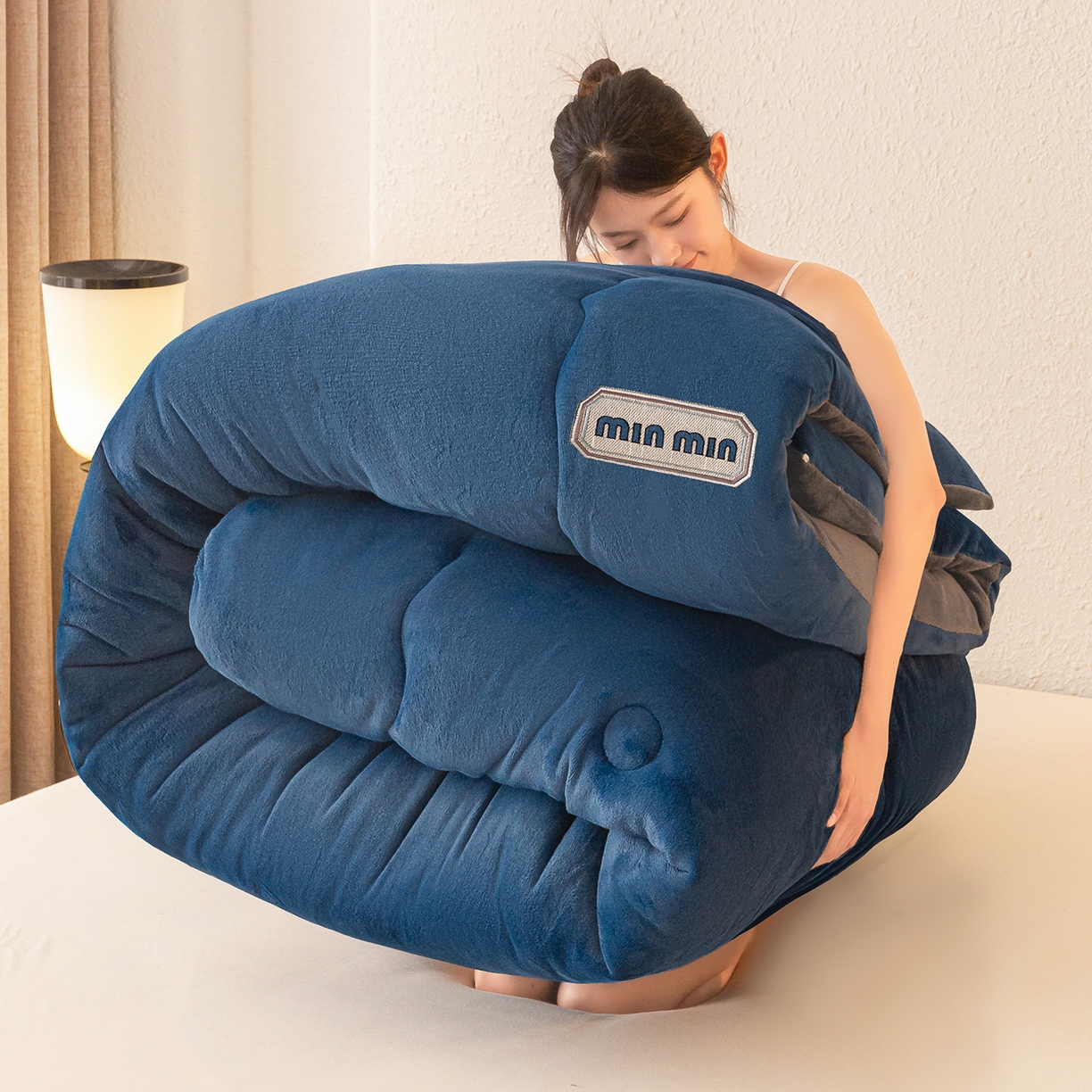 91家纺网 家纺一手货源 找家纺 美澳家纺 2025新款牛奶绒刺绣加厚保暖纯色冬被 被子被芯（可定制尺寸）（跨境外贸） MI-蓝