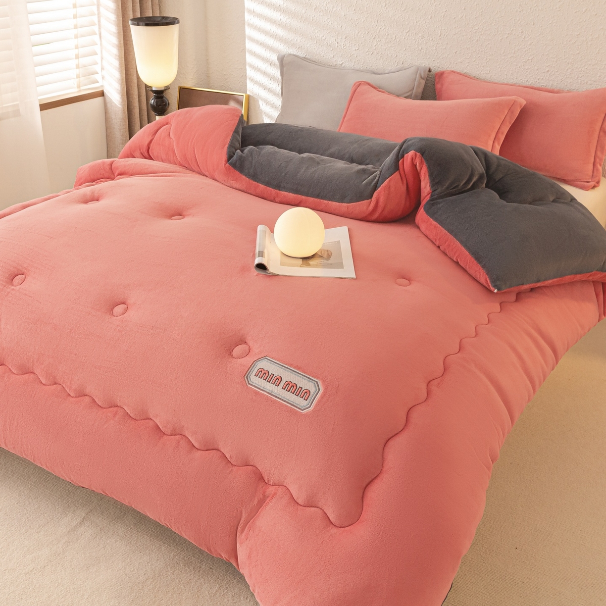 91家纺网 家纺一手货源 找家纺 美澳家纺 2025新款牛奶绒刺绣加厚保暖纯色冬被 被子被芯（可定制尺寸）（跨境外贸） MI-豆沙