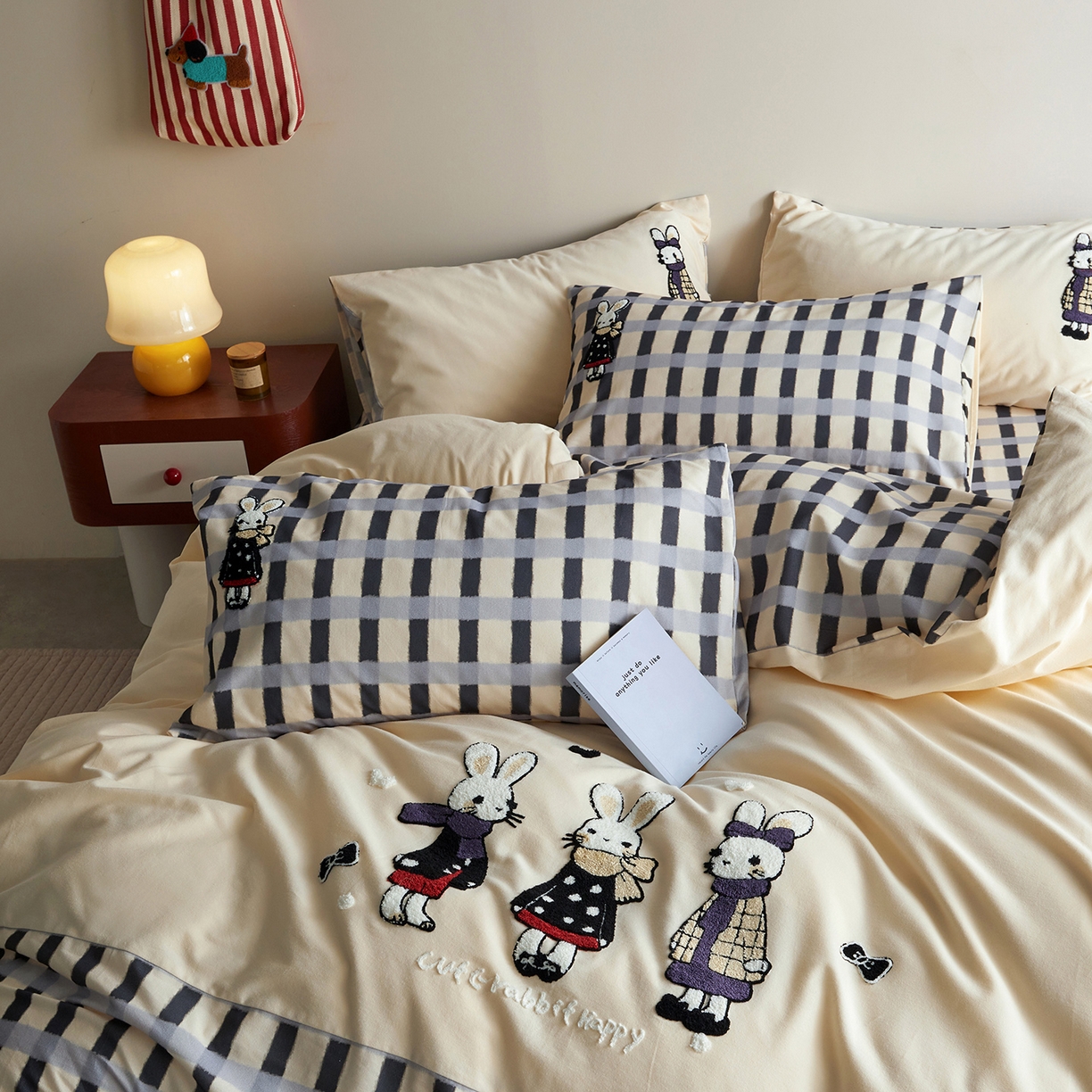 91家纺网 家纺一手货源 找家纺 （总）怡家居 2025新款全棉纯棉磨毛绣花四件套-拼接款