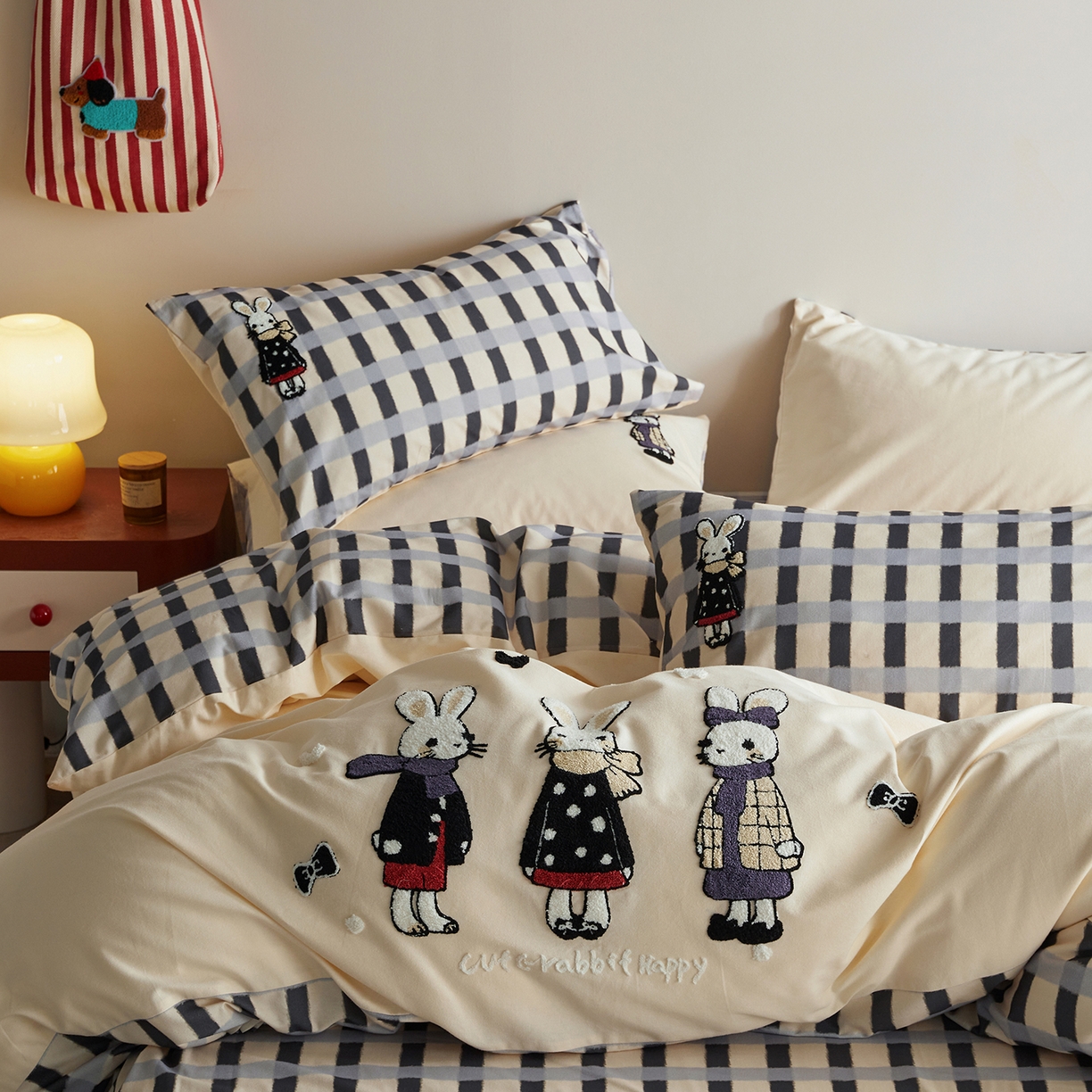 91家纺网 家纺一手货源 找家纺 （总）怡家居 2025新款全棉纯棉磨毛绣花四件套-拼接款