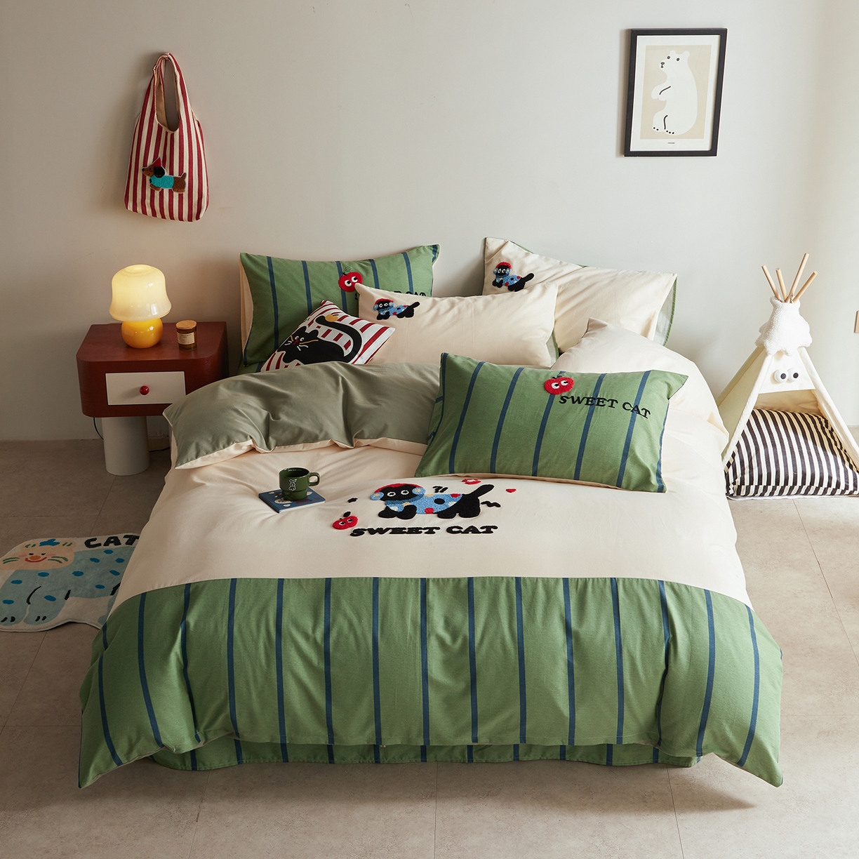 91家纺网 家纺一手货源 找家纺 怡家居 2025新款全棉纯棉磨毛绣花四件套-拼接款 苹果小猫