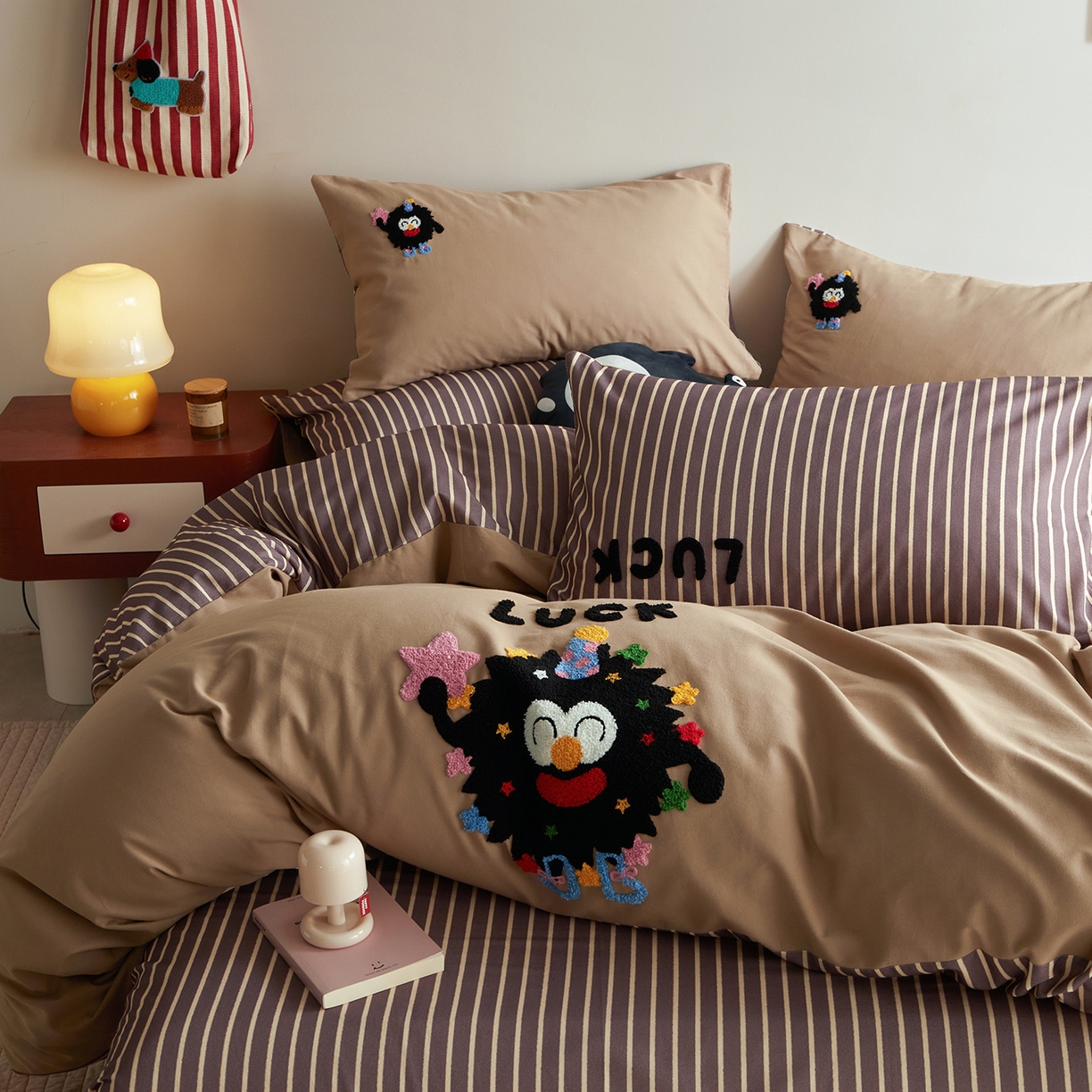 91家纺网 家纺一手货源 找家纺 怡家居 2025新款全棉纯棉磨毛绣花四件套-拼接款 五彩小煤球-咖