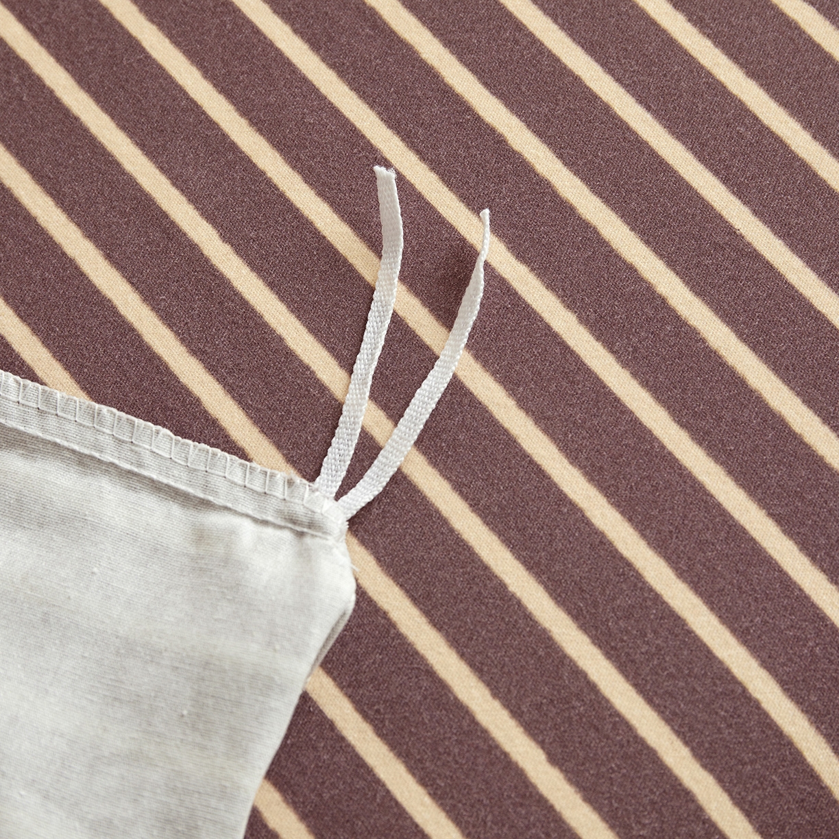 91家纺网 家纺一手货源 找家纺 怡家居 2025新款全棉纯棉磨毛绣花四件套-拼接款 五彩小煤球-咖