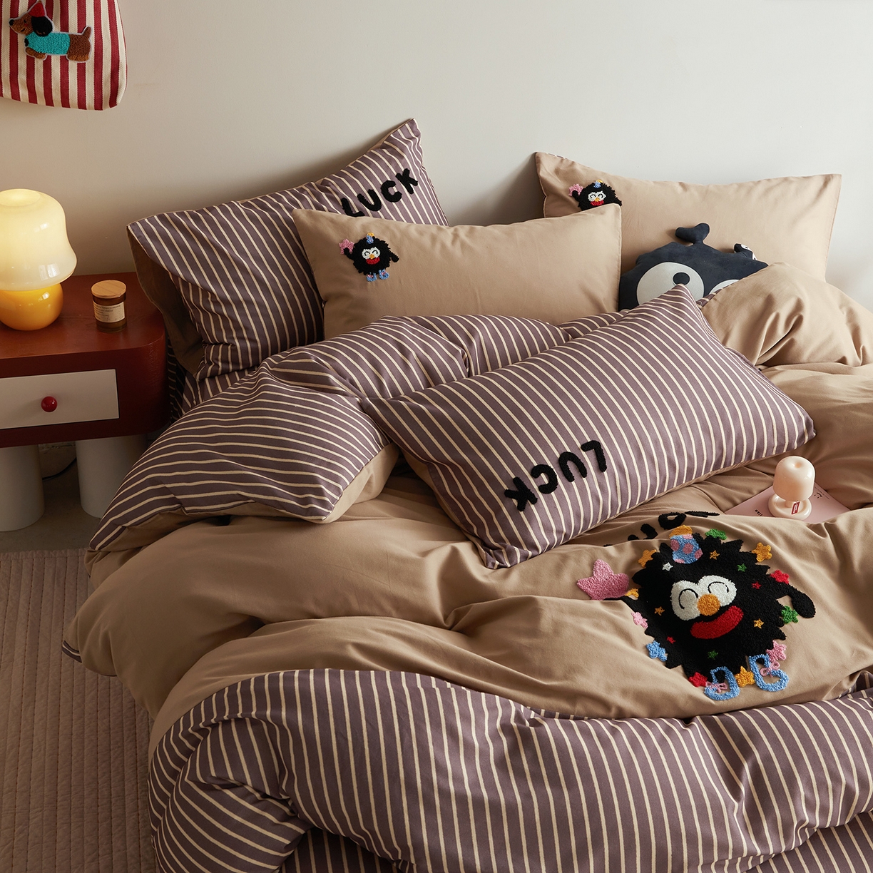 91家纺网 家纺一手货源 找家纺 怡家居 2025新款全棉纯棉磨毛绣花四件套-拼接款 五彩小煤球-咖