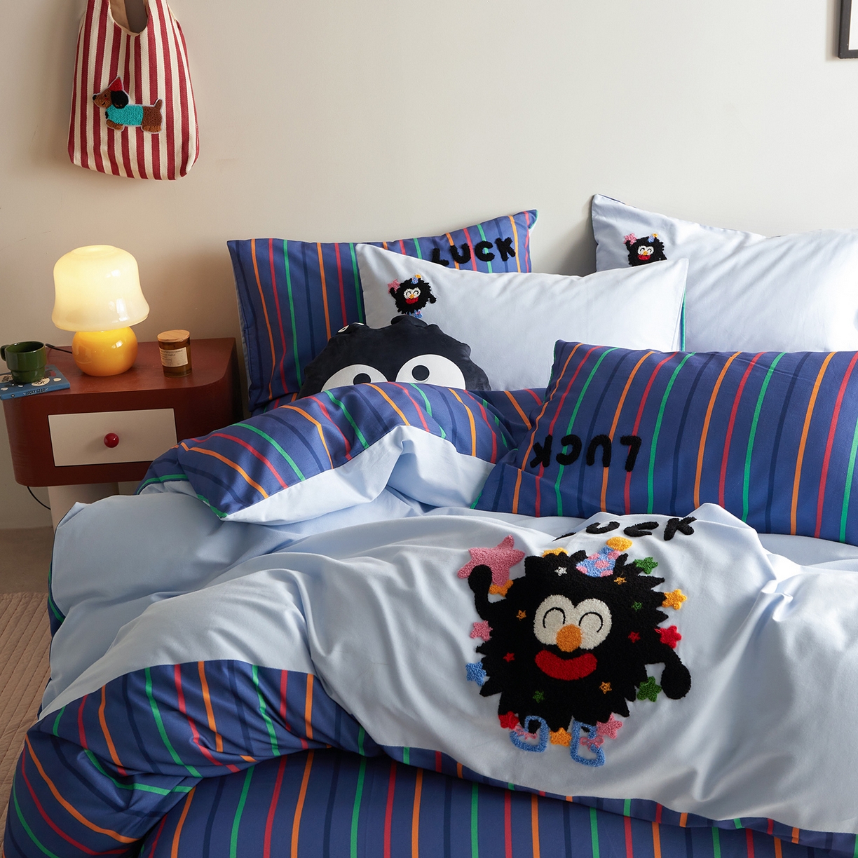 91家纺网 家纺一手货源 找家纺 怡家居 2025新款全棉纯棉磨毛绣花四件套-拼接款 五彩小煤球-蓝