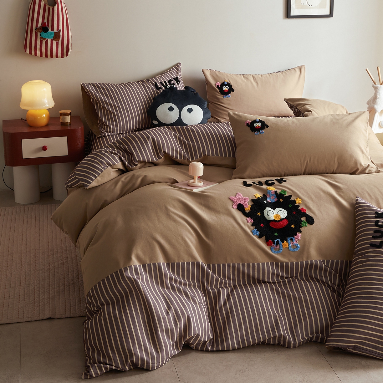 91家纺网 家纺一手货源 找家纺 怡家居 2025新款全棉纯棉磨毛绣花四件套-拼接款 五彩小煤球-咖