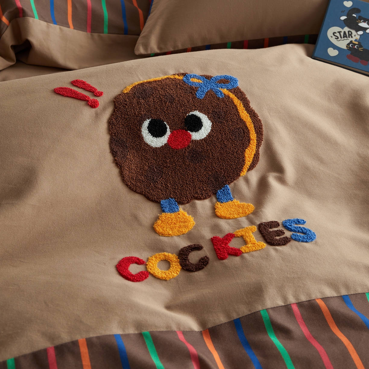 91家纺网 家纺一手货源 找家纺 怡家居 2025新款全棉纯棉磨毛绣花四件套-拼接款 曲奇饼干