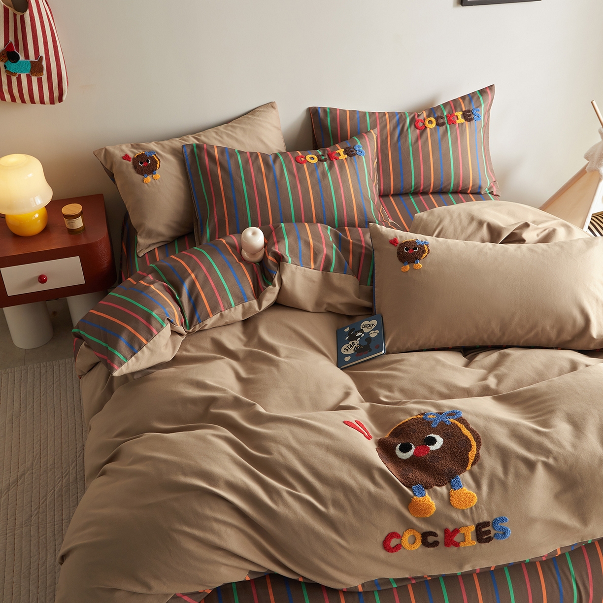 91家纺网 家纺一手货源 找家纺 怡家居 2025新款全棉纯棉磨毛绣花四件套-拼接款 曲奇饼干