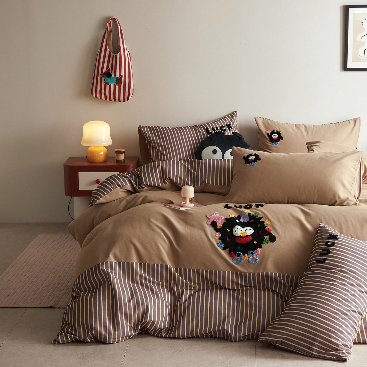 91家纺网 家纺一手货源 找家纺 怡家居 2025新款全棉纯棉磨毛绣花四件套-拼接款 五彩小煤球-咖