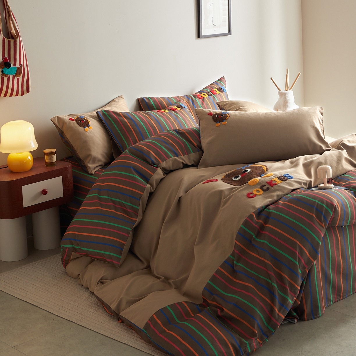 91家纺网 家纺一手货源 找家纺 怡家居 2025新款全棉纯棉磨毛绣花四件套-拼接款 曲奇饼干