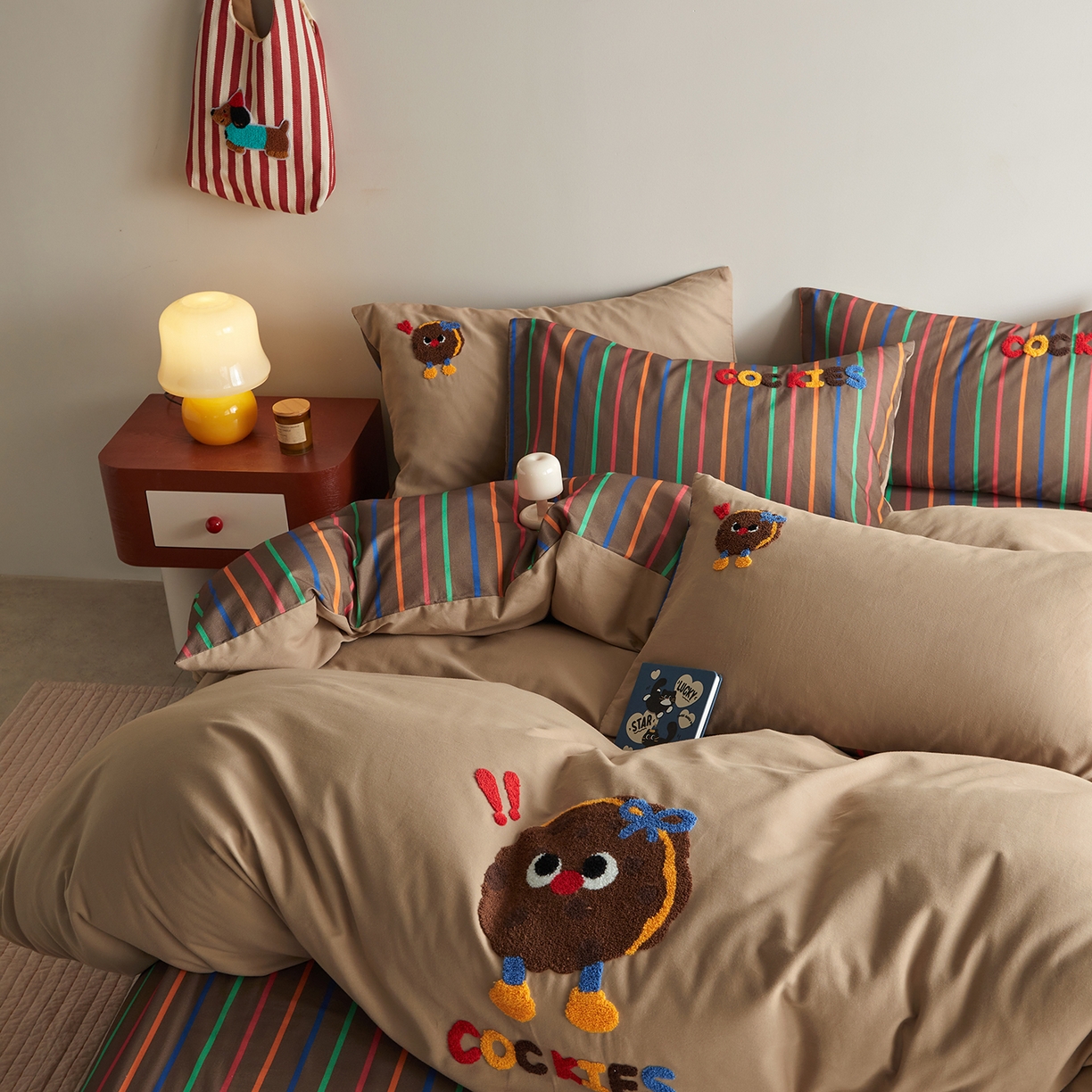 91家纺网 家纺一手货源 找家纺 怡家居 2025新款全棉纯棉磨毛绣花四件套-拼接款 曲奇饼干