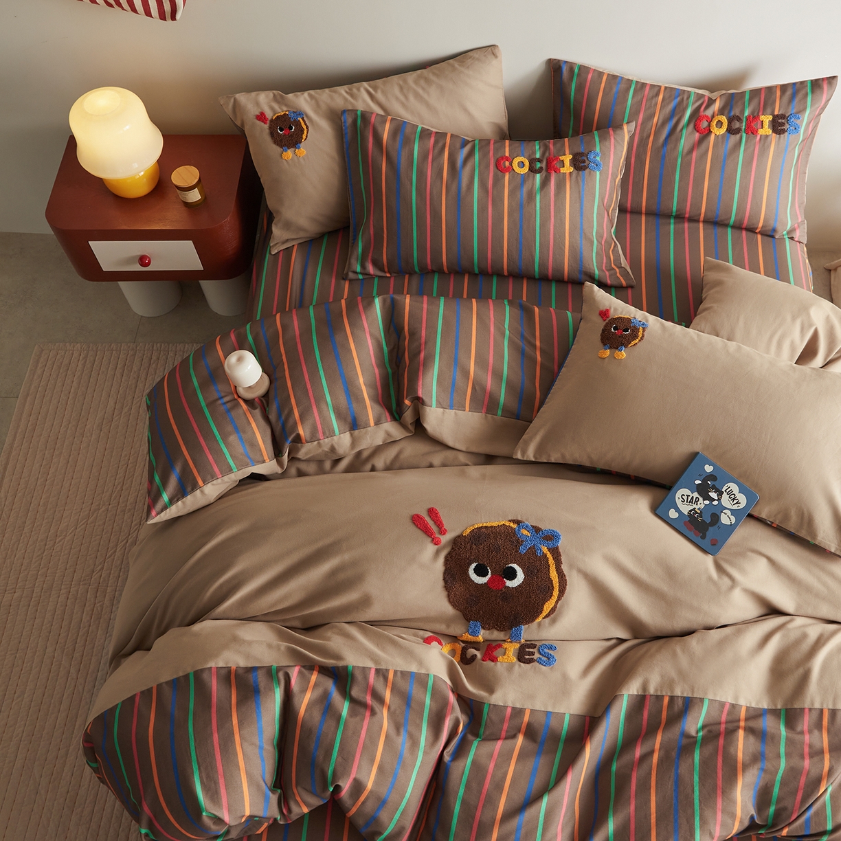 91家纺网 家纺一手货源 找家纺 怡家居 2025新款全棉纯棉磨毛绣花四件套-拼接款 曲奇饼干