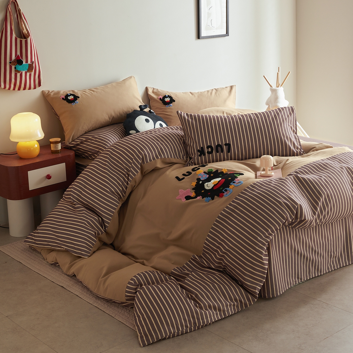 91家纺网 家纺一手货源 找家纺 怡家居 2025新款全棉纯棉磨毛绣花四件套-拼接款 五彩小煤球-咖