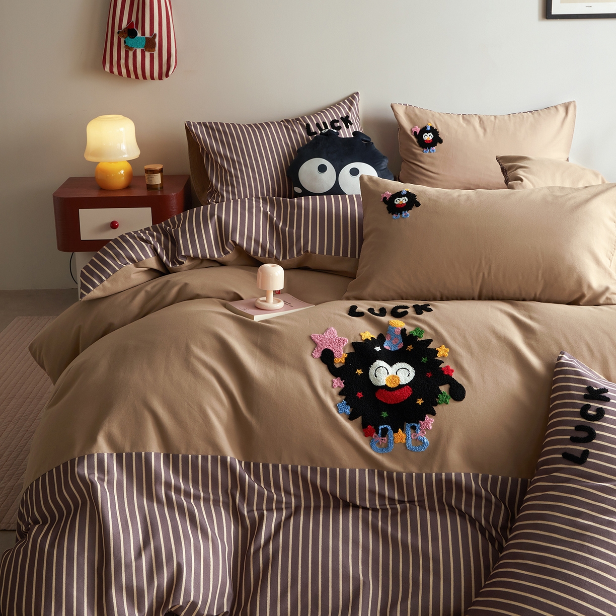 91家纺网 家纺一手货源 找家纺 怡家居 2025新款全棉纯棉磨毛绣花四件套-拼接款 五彩小煤球-咖