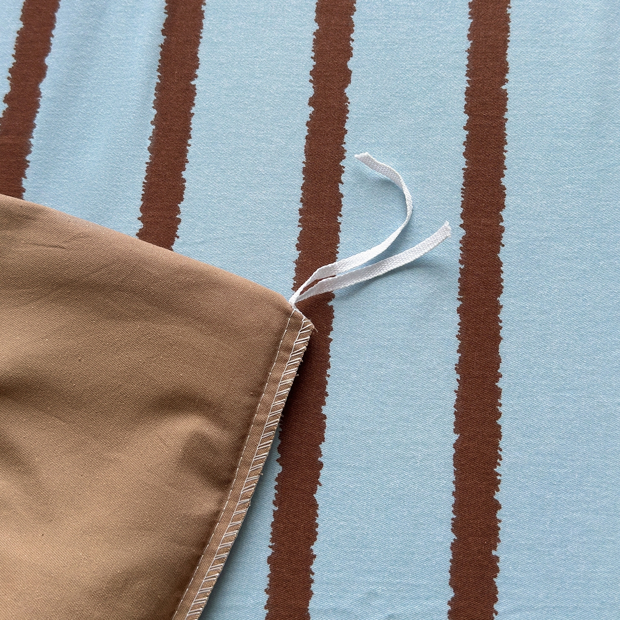 91家纺网 家纺一手货源 找家纺 怡家居 2025新款全棉纯棉磨毛绣花四件套-拼接款 可可腊肠