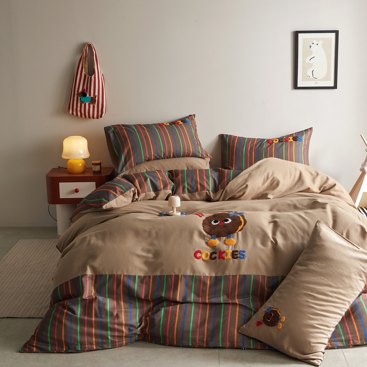 91家纺网 家纺一手货源 找家纺 怡家居 2025新款全棉纯棉磨毛绣花四件套-拼接款 曲奇饼干