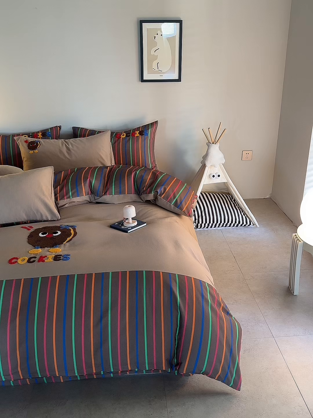 91家纺网 家纺一手货源 找家纺 怡家居 2025新款全棉纯棉磨毛绣花四件套-拼接款 曲奇饼干