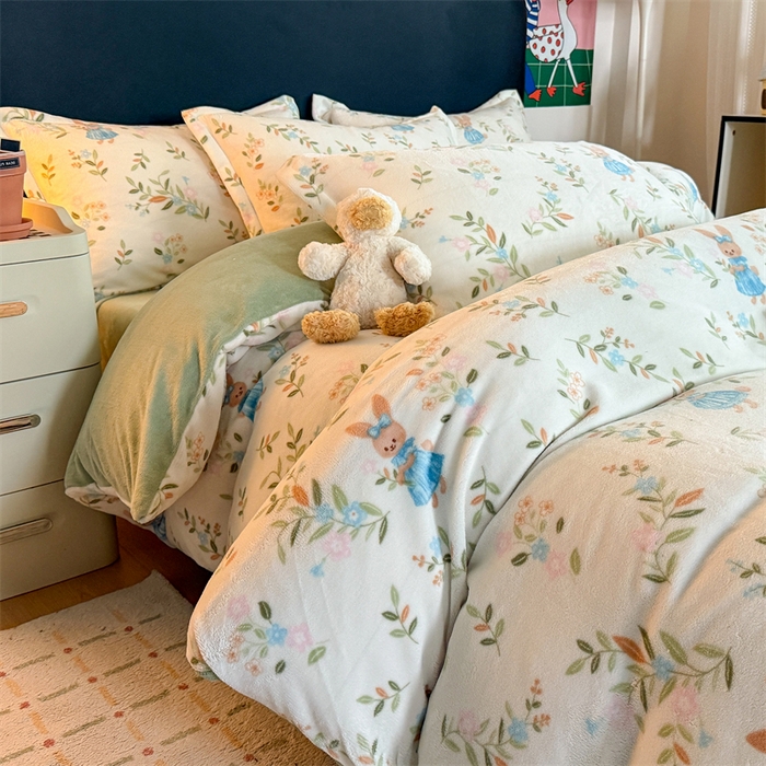 91家纺网 家纺一手货源 找家纺 （总）艾特你 2025新款小清新高克重牛奶绒印花四件套