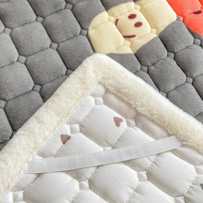 91家纺网 家纺一手货源 找家纺 家喜爱 2025新款亲肤牛奶绒加厚床垫-成人款 欢乐蘑菇