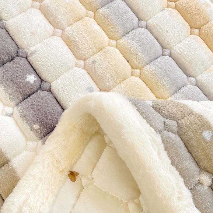 91家纺网 家纺一手货源 找家纺 家喜爱 2025新款亲肤牛奶绒加厚床垫-成人款 星月彩虹