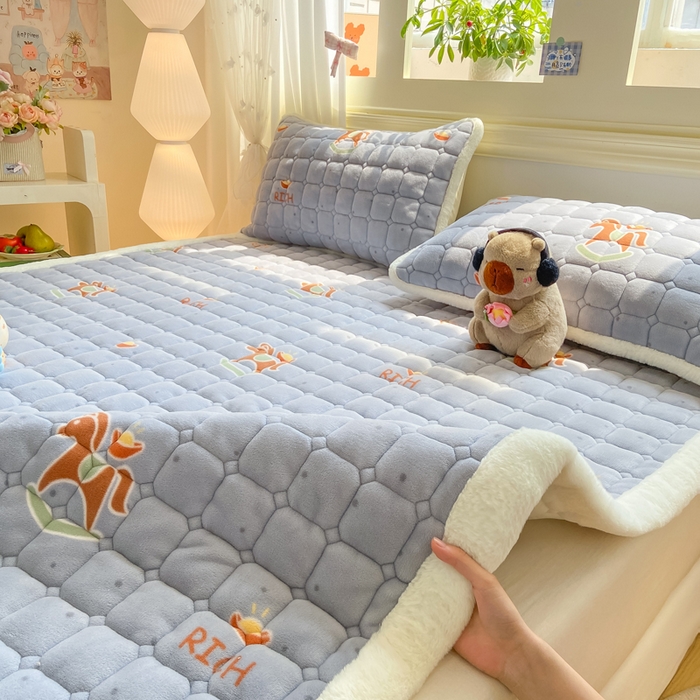 91家纺网 家纺一手货源 找家纺 家喜爱 2025新款亲肤牛奶绒加厚床垫-成人款 马上有钱