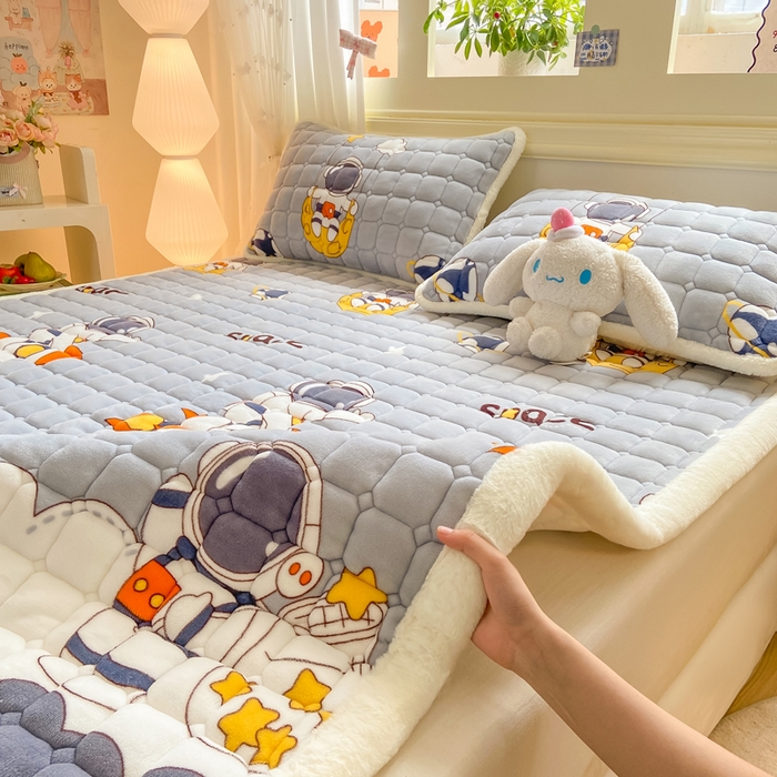 91家纺网 家纺一手货源 找家纺 家喜爱 2025新款亲肤牛奶绒加厚床垫-成人款 太空人