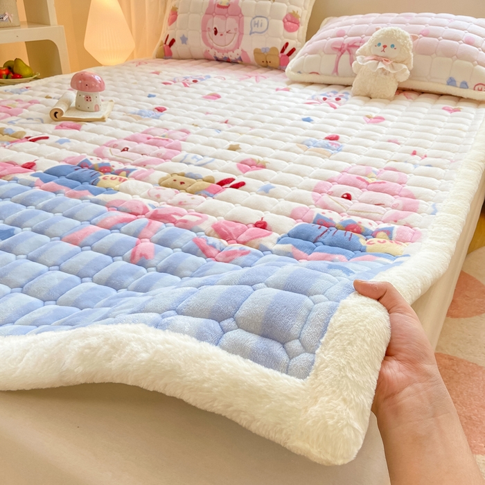 家喜爱 2025新款亲肤牛奶绒加厚床垫-成人款 草莓布布
