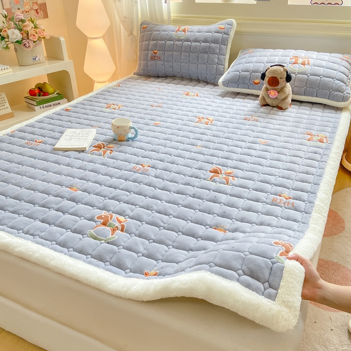 91家纺网 家纺一手货源 找家纺 家喜爱 2025新款亲肤牛奶绒加厚床垫-成人款 马上有钱