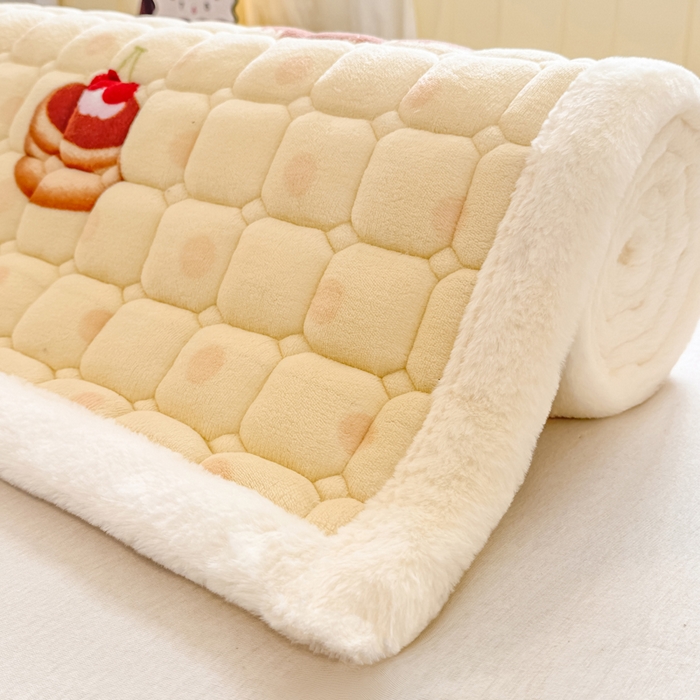 91家纺网 家纺一手货源 找家纺 家喜爱 2025新款亲肤牛奶绒加厚床垫-成人款 萌宠狗