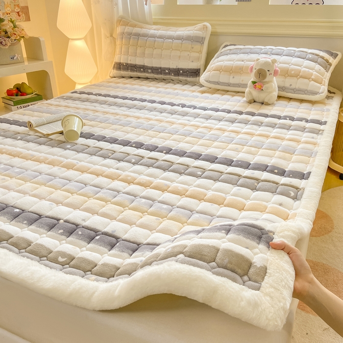 91家纺网 家纺一手货源 找家纺 家喜爱 2025新款亲肤牛奶绒加厚床垫-成人款 星月彩虹