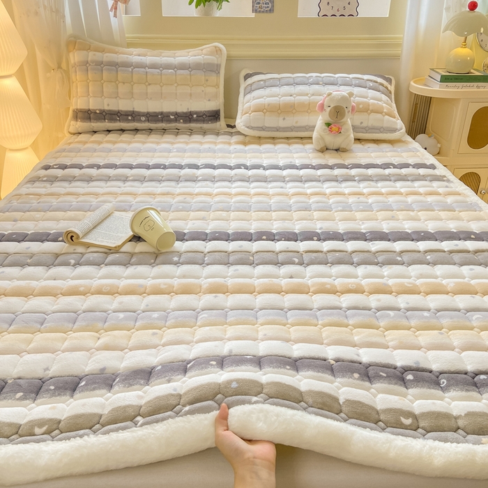 91家纺网 家纺一手货源 找家纺 家喜爱 2025新款亲肤牛奶绒加厚床垫-成人款 星月彩虹