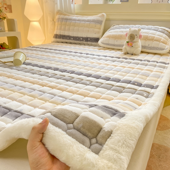 91家纺网 家纺一手货源 找家纺 家喜爱 2025新款亲肤牛奶绒加厚床垫-成人款 星月彩虹