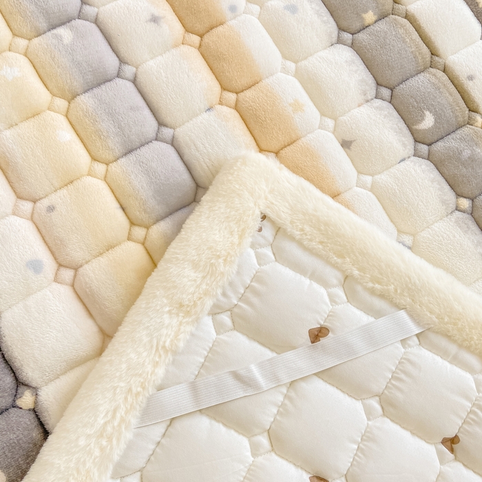 91家纺网 家纺一手货源 找家纺 家喜爱 2025新款亲肤牛奶绒加厚床垫-成人款 星月彩虹