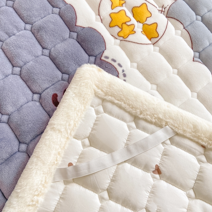 91家纺网 家纺一手货源 找家纺 家喜爱 2025新款亲肤牛奶绒加厚床垫-成人款 太空人