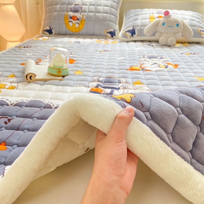 91家纺网 家纺一手货源 找家纺 家喜爱 2025新款亲肤牛奶绒加厚床垫-成人款 太空人