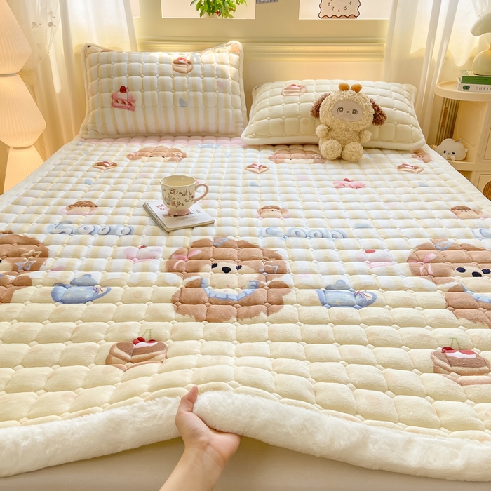 91家纺网 家纺一手货源 找家纺 家喜爱 2025新款亲肤牛奶绒加厚床垫-成人款 萌宠狗