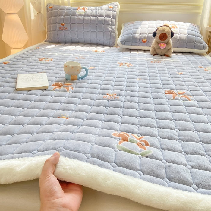 91家纺网 家纺一手货源 找家纺 家喜爱 2025新款亲肤牛奶绒加厚床垫-成人款 马上有钱