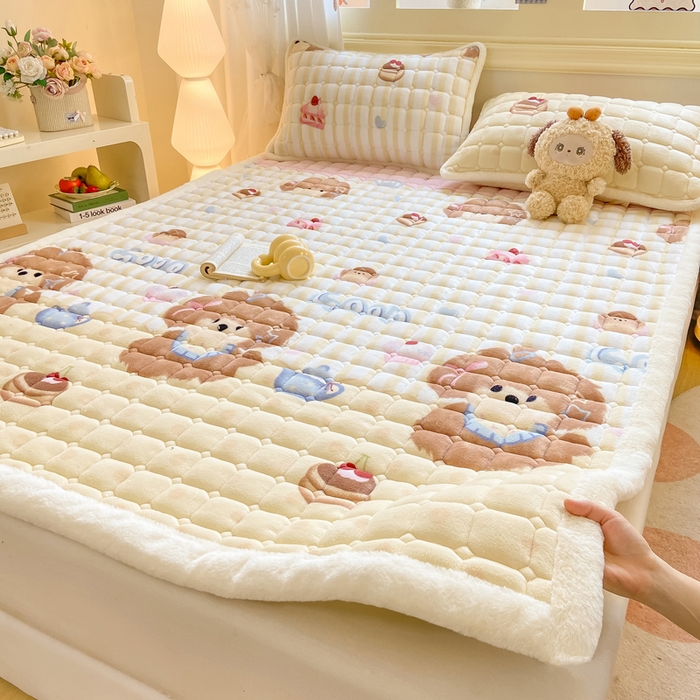 91家纺网 家纺一手货源 找家纺 家喜爱 2025新款亲肤牛奶绒加厚床垫-成人款 萌宠狗