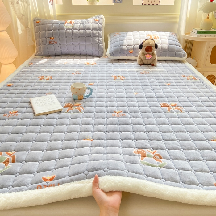91家纺网 家纺一手货源 找家纺 家喜爱 2025新款亲肤牛奶绒加厚床垫-成人款 马上有钱