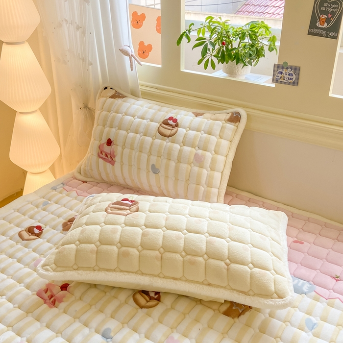 91家纺网 家纺一手货源 找家纺 家喜爱 2025新款亲肤牛奶绒加厚床垫-成人款 萌宠狗