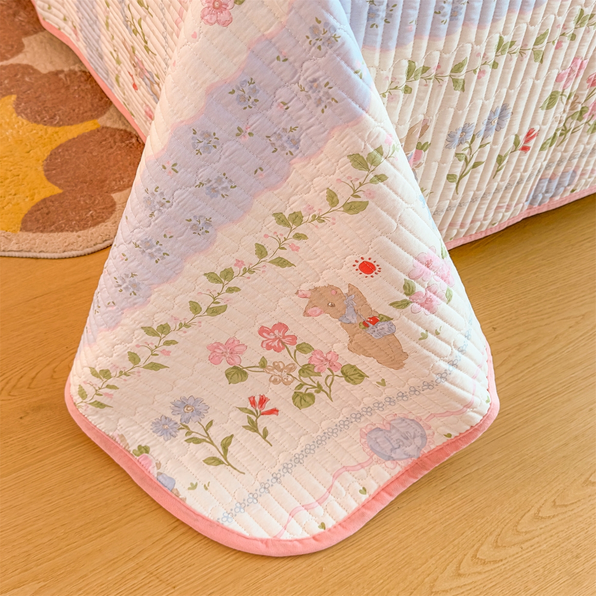 91家纺网 家纺一手货源 找家纺 恒爱家纺 2025新款全棉宝宝绒双拼床盖三件套 海棠兔