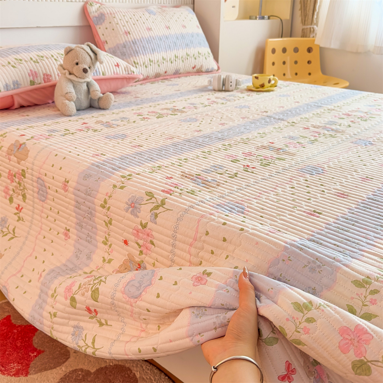 91家纺网 家纺一手货源 找家纺 恒爱家纺 2025新款全棉宝宝绒双拼床盖三件套 海棠兔