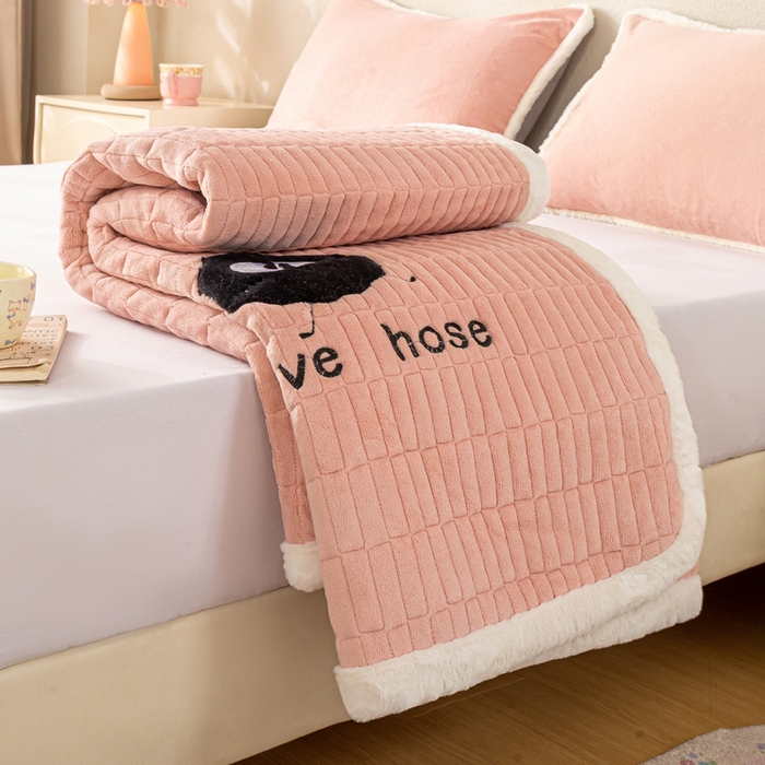 91家纺网 家纺一手货源 找家纺 梦初语 2025新款纯色牛奶绒贴布绣床垫褥冬季加绒加厚防滑学生宿舍 -直播爆款（面料17 小煤球-玉