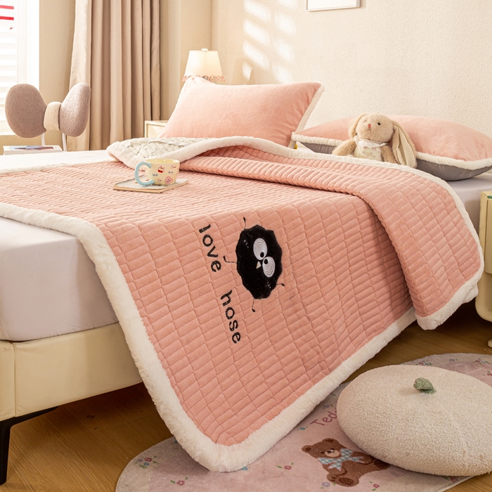 91家纺网 家纺一手货源 找家纺 梦初语 2025新款纯色牛奶绒贴布绣床垫褥冬季加绒加厚防滑学生宿舍 -直播爆款（面料17 小煤球-玉