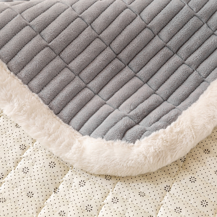 91家纺网 家纺一手货源 找家纺 梦初语 2025新款纯色牛奶绒贴布绣床垫褥冬季加绒加厚防滑学生宿舍 -直播爆款（面料17 猫咪-灰