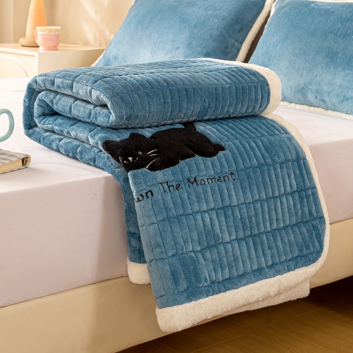 91家纺网 家纺一手货源 找家纺 梦初语 2025新款纯色牛奶绒贴布绣床垫褥冬季加绒加厚防滑学生宿舍 -直播爆款（面料17 猫咪-兰