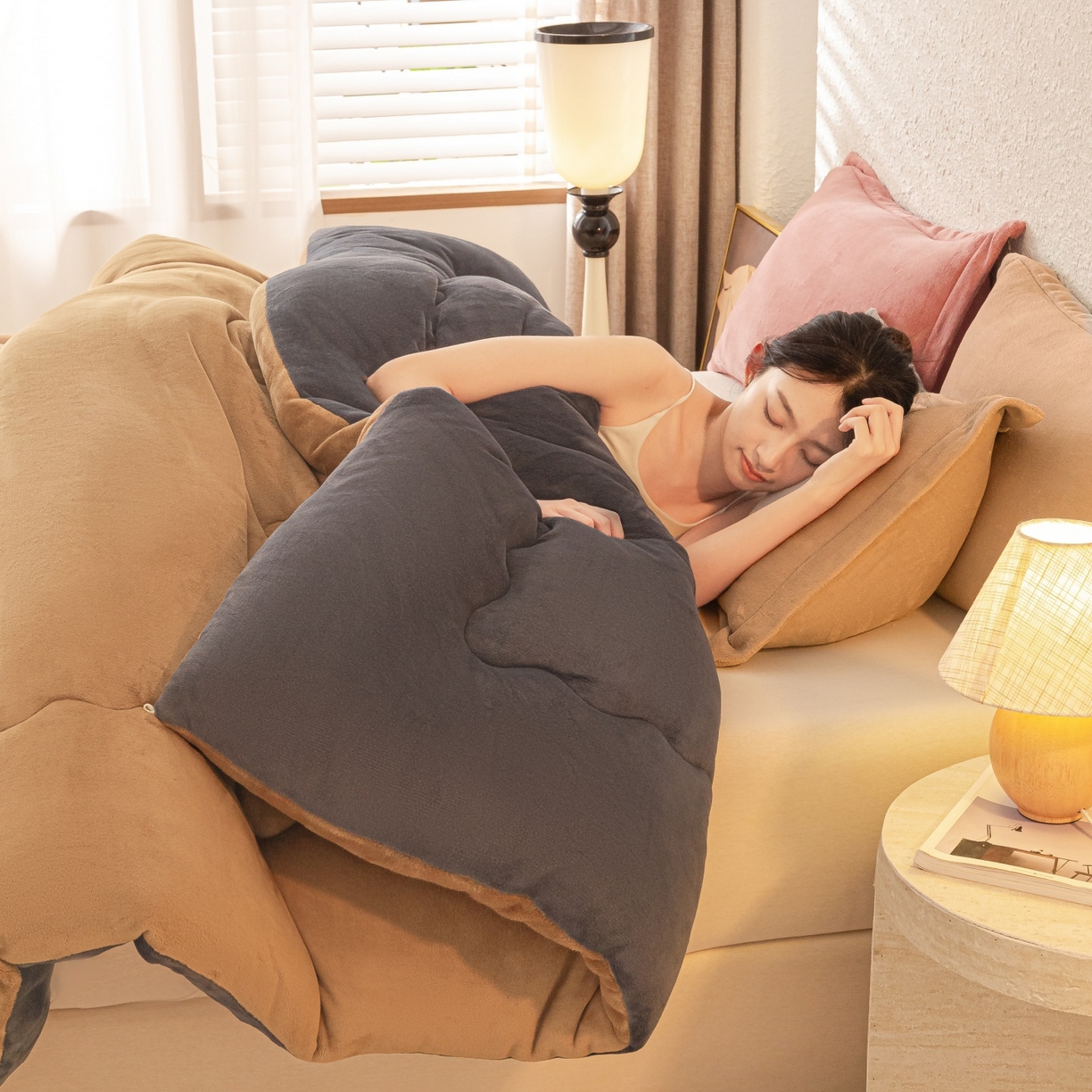 91家纺网 家纺一手货源 找家纺 （总）美澳家纺 2025新款牛奶绒刺绣加厚保暖纯色冬被 被子被芯（可定制尺寸）（跨境外贸）